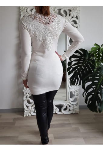 Predĺžený svetrík alebo svetrikové šaty- biele