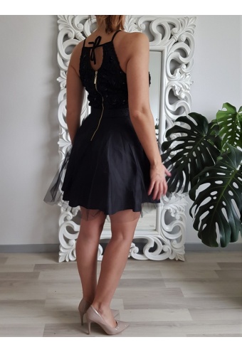 Elegantné šaty s tylovou sukňou- čierne