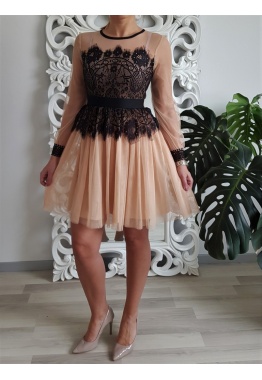 Elegantné šaty s tylovou sukňou
