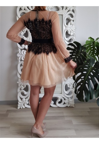 Elegantné šaty s tylovou sukňou