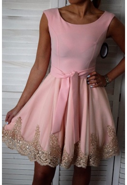 Elegantné šaty s krajkou - ružová
