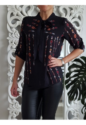 Blúzka s kvetovanou potlačou