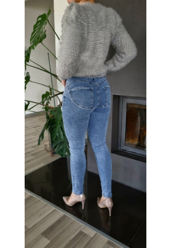 Skinny rifle s push up efektom