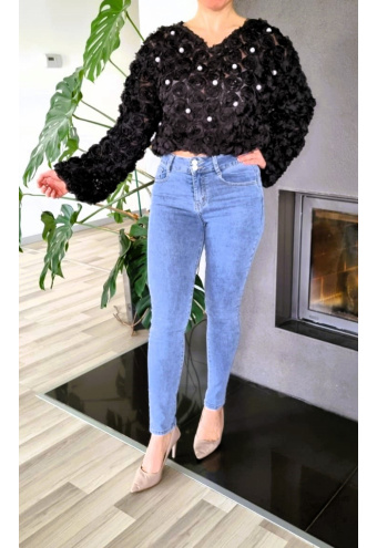 Top s kvetinami a perličkami