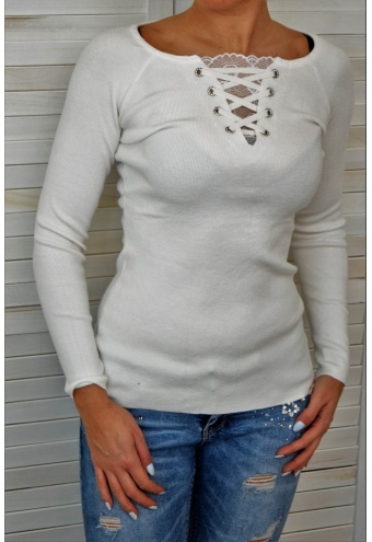 Jednoduchý svetrík s čipkou a viazaním