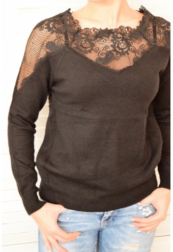Elegantný sveter s čipkou v čiernom prevedení