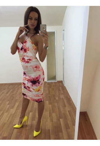 Letné šaty na ramienka s hlbokým výstrihom na chrbte