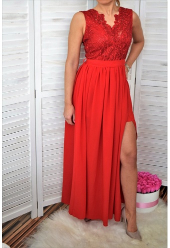 Spoločenské šaty s čipkovaným vrškom - červené