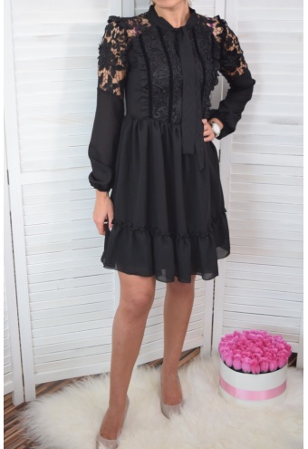 Elegantné šaty s krajkou - čierna
